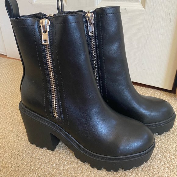 Urban Outfitters Black Zip-Up Boots Size 8 - Picture 5 of 8